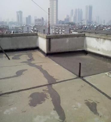 西乌珠穆沁漏水维修 楼顶漏水是什么原因，楼顶漏水维修方法是什么?