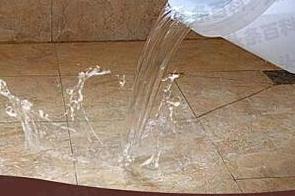 西乌珠穆沁漏水维修 免砸砖防水材料该如何施工
